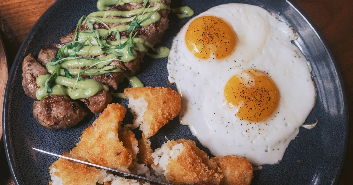 High-Protein Low-Carb: What Actually Holds Up